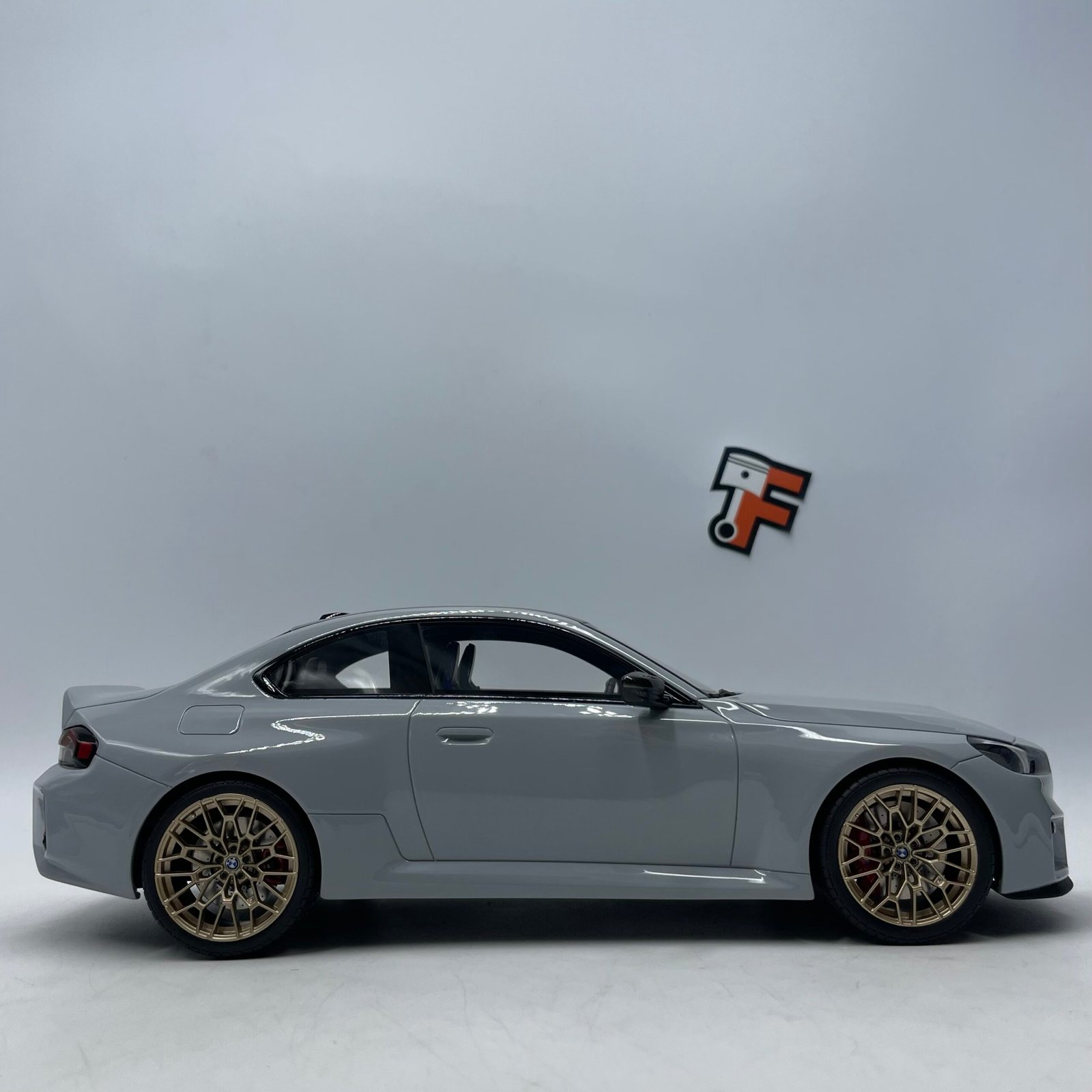 BMW M2 CS 2026 Brooklyn Grey 1/18 – Image 8