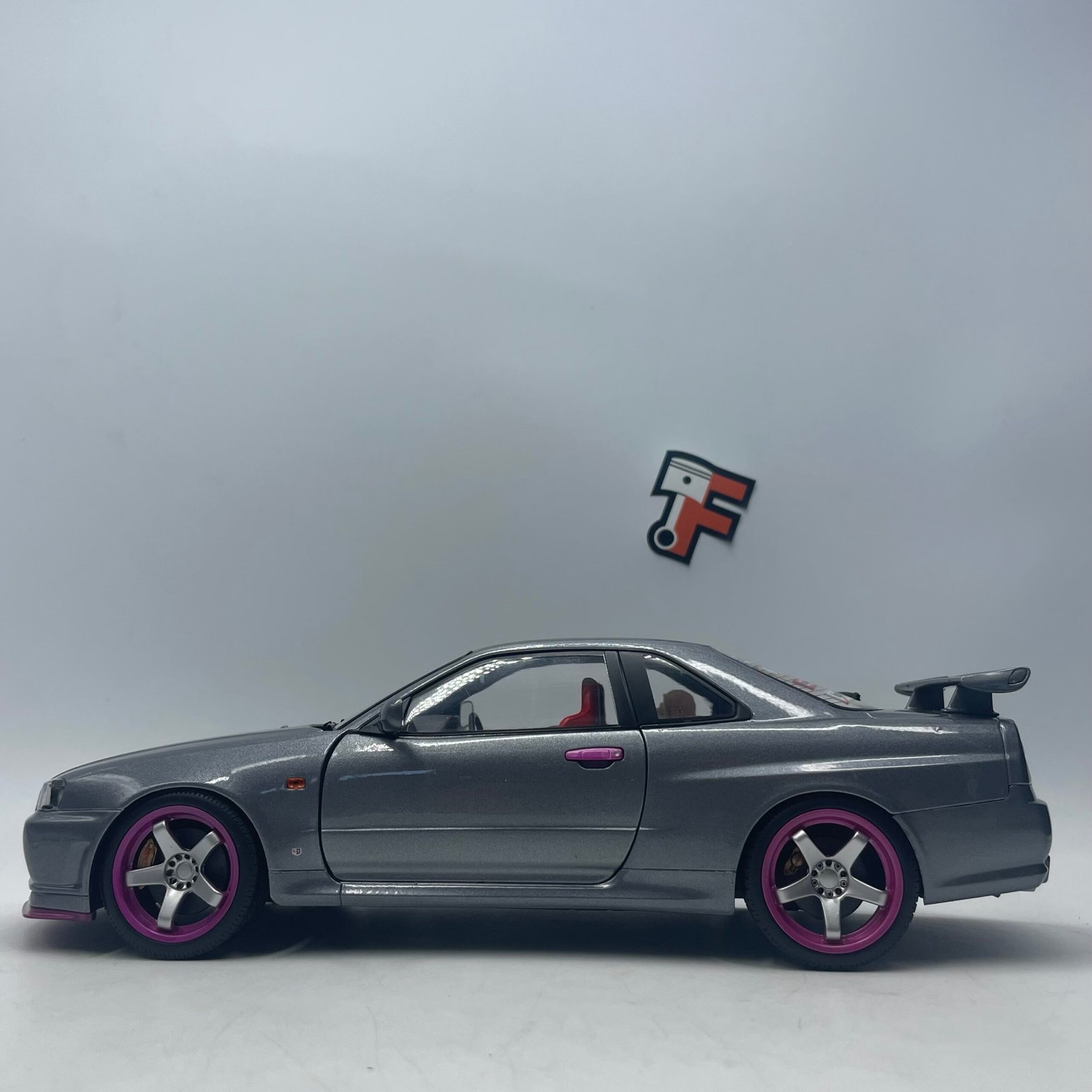 Nissan Skyline R34 GT-R 1999 Grey Purple 1/18 – Image 4