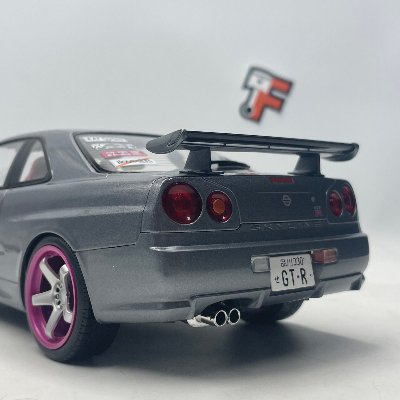 Nissan Skyline R34 GT-R 1999 Grey Purple 1/18 – Image 11